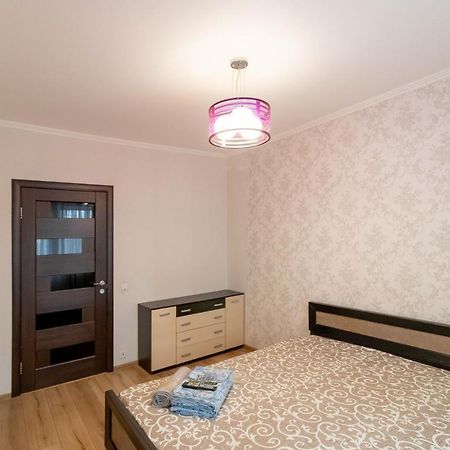 Kvartirkoff Na Geroev Dnepra 36 B Kyiv Exterior photo