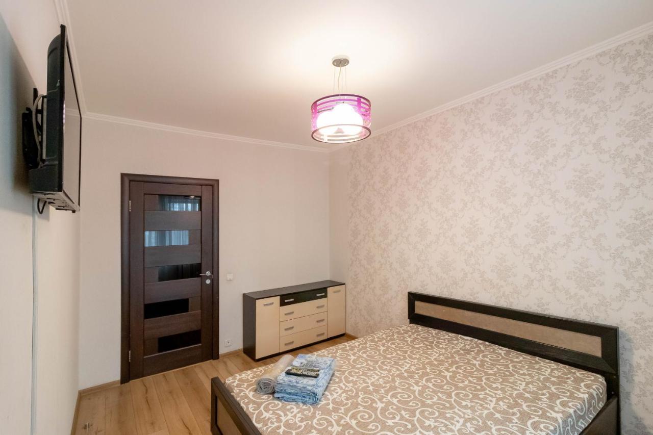 Kvartirkoff Na Geroev Dnepra 36 B Kyiv Exterior photo